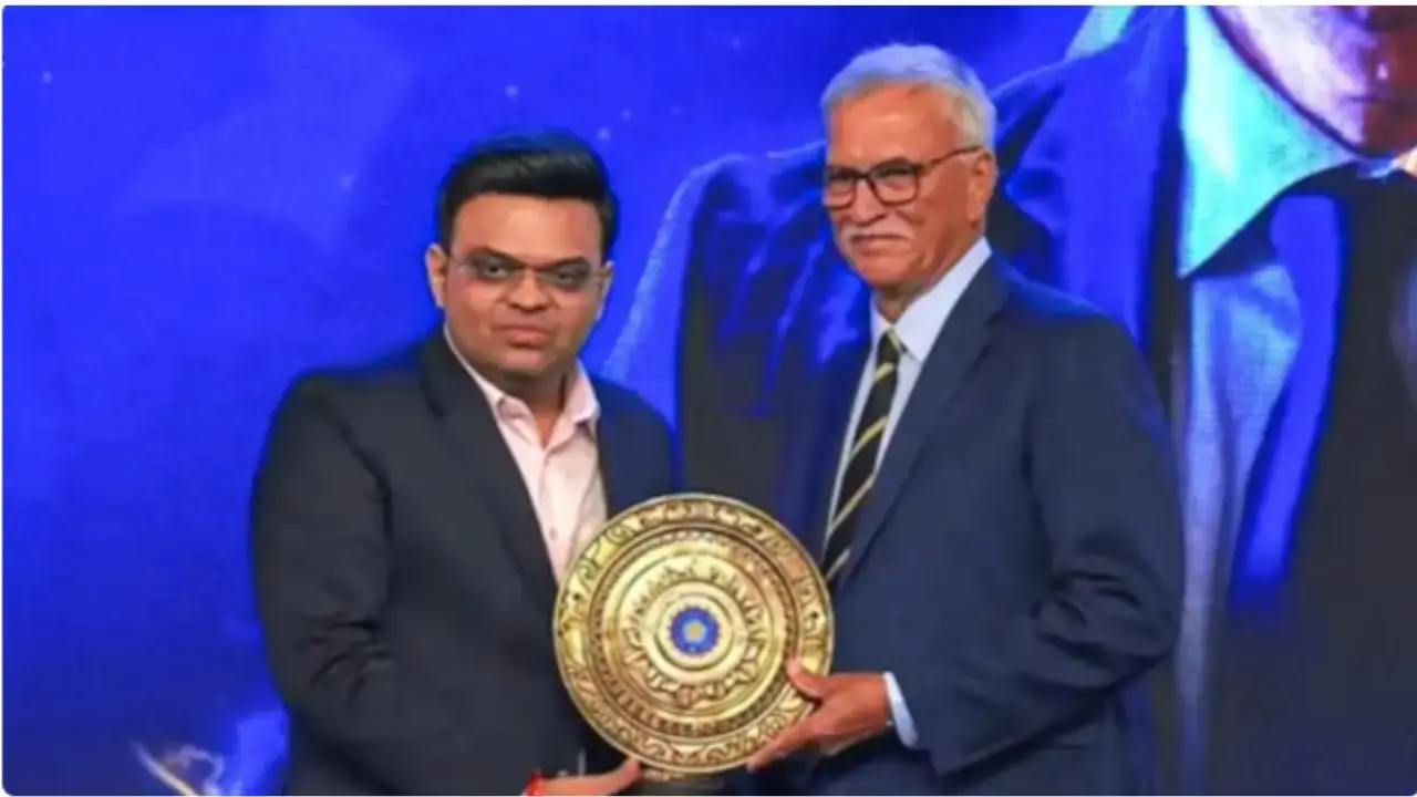 Roger Binny reacts after receiving the BCCI Lifetime Achievement Award
